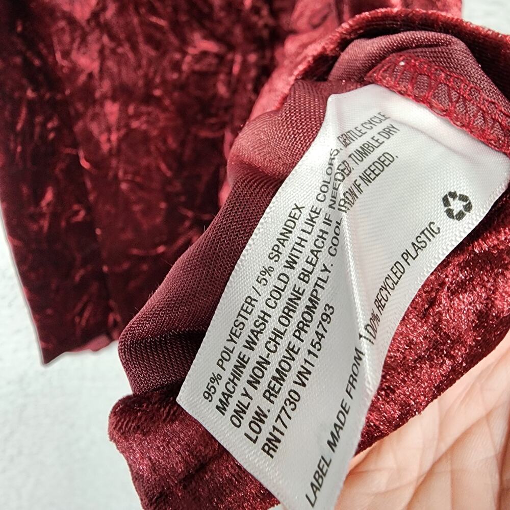 Mossimo Womens Sleeveless Crushed Velvet Top Size M Red Flowy V-neck Goth Gypsy - Picture 7 of 8